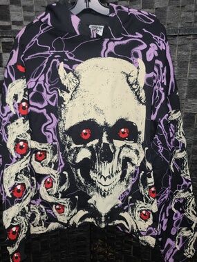 Unwanted Skull Hoodie size M NWOT